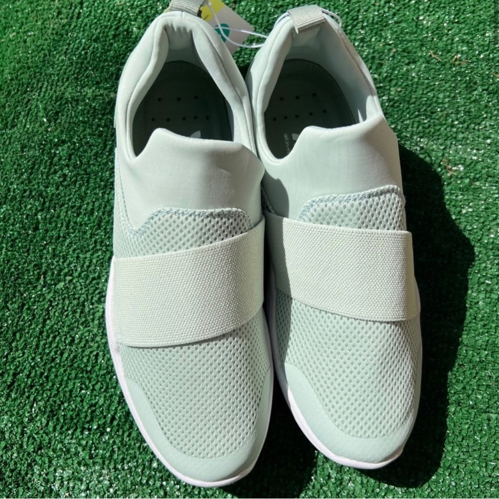 All In Motion Women’s Sneakers Size 8 Slip On NWT